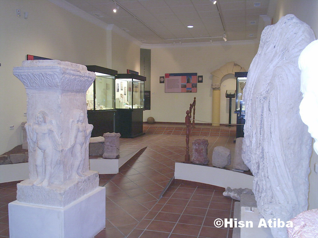 Colección de piezas arqueológicas halladas en el término municipal de Teba, expuestas en el museo arqueológico HISN ATIBA de la localidad.